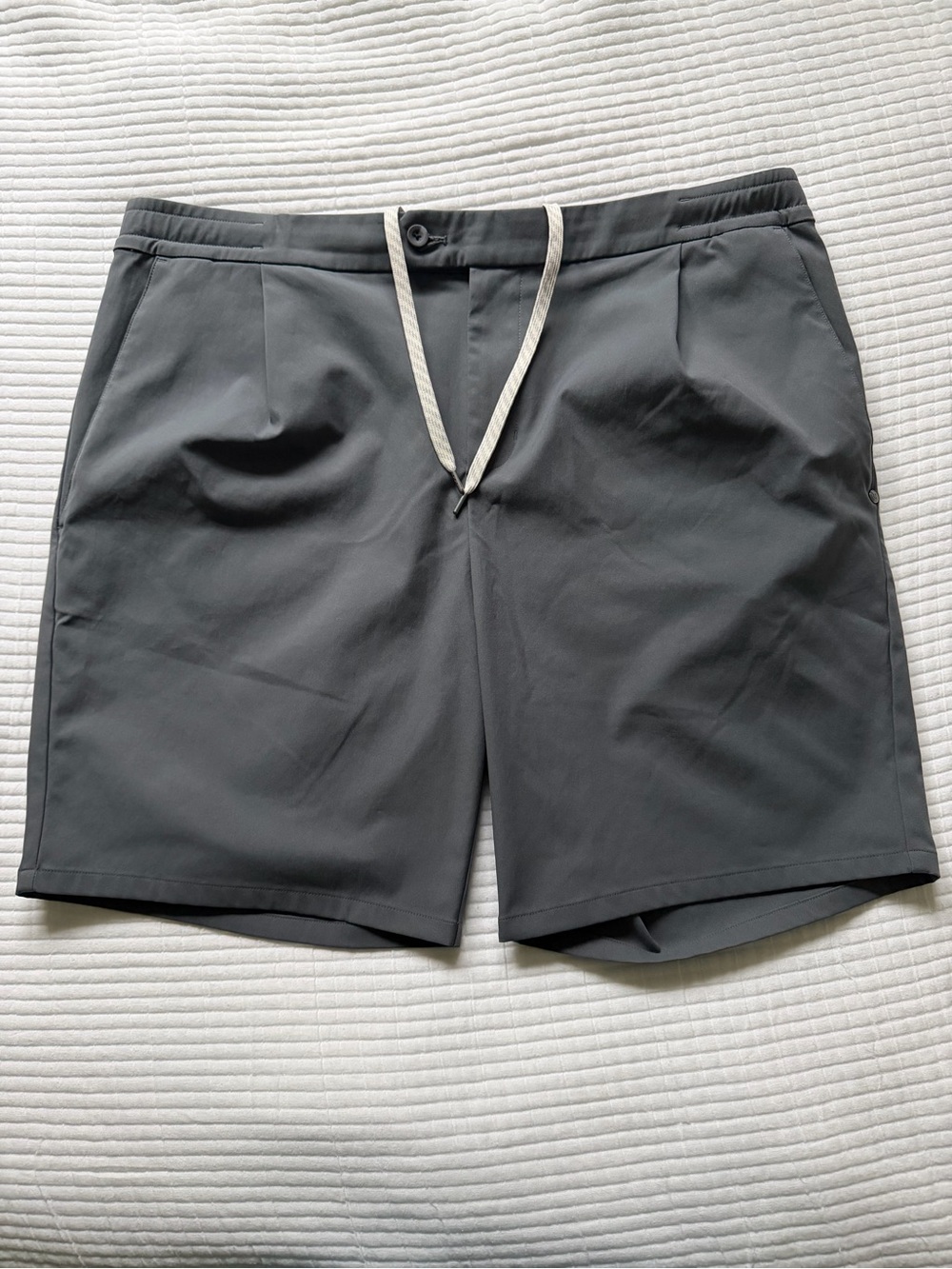 Vuori Men's Cascade Golf Chino Shorts Charcoal Gray